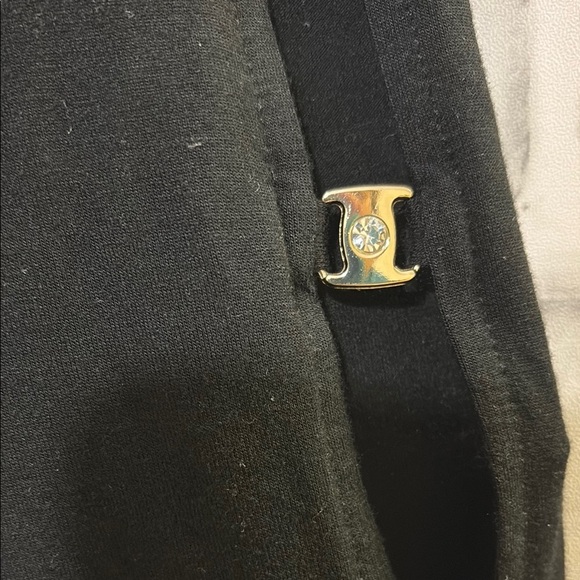 Cable & Gauge Ladies Medium Black Long Sleeve Blouse w/ silver gems - Picture 3 of 6